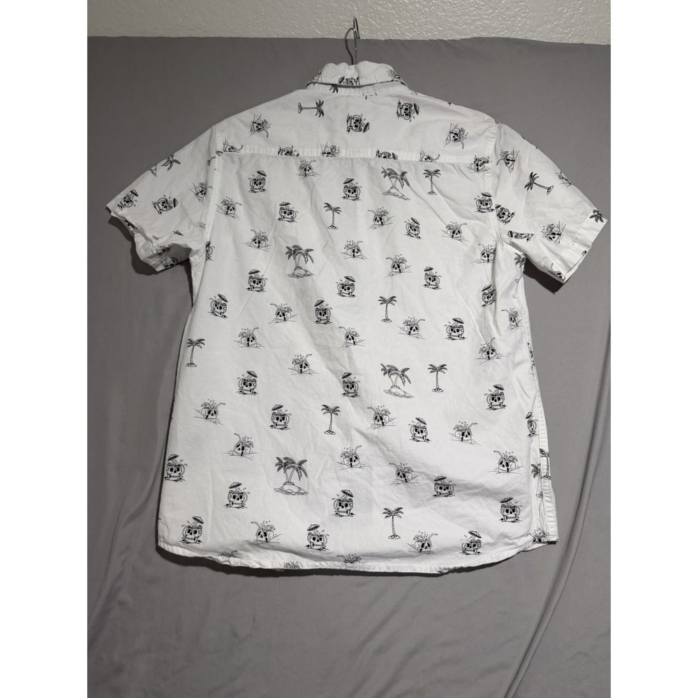 Eighty Eight brand white ss button up dress shirt, skull beach aop, men's small - Picture 5 of 6